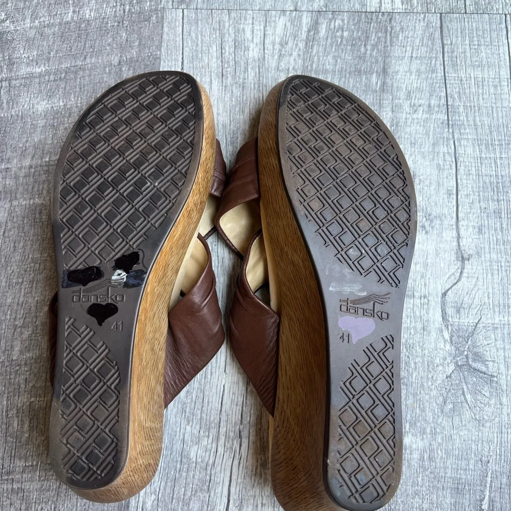 Dansko Brown Neeci Wedge Cross Strap Sandals Size 41 Leather upper / Lining